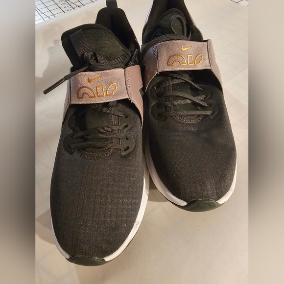 Nikes - Picture 3 of 5